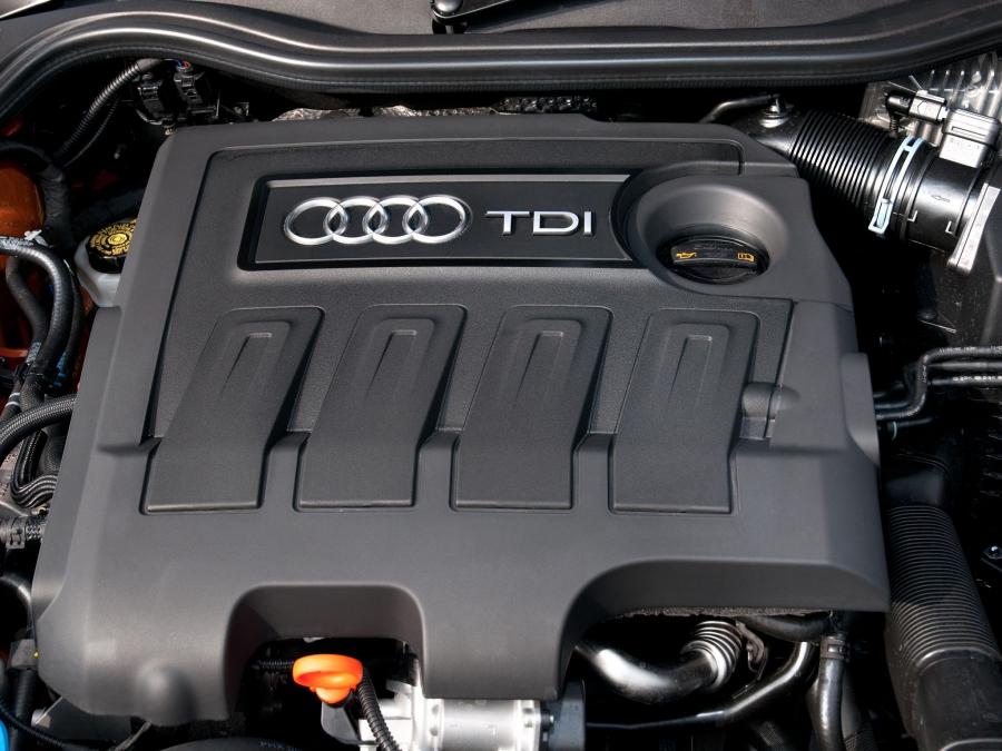 Моторный отсек Audi A1 Sportback TDI (8X) 2012 года  (UK) (фото 6 из 13)